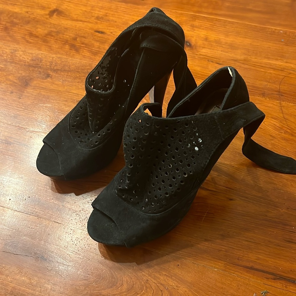 Steve Madden Black tie booties